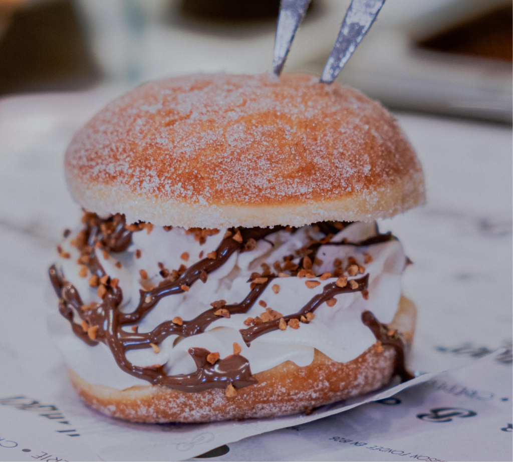 Beignet ballanger, chocolat, chantilly, praline